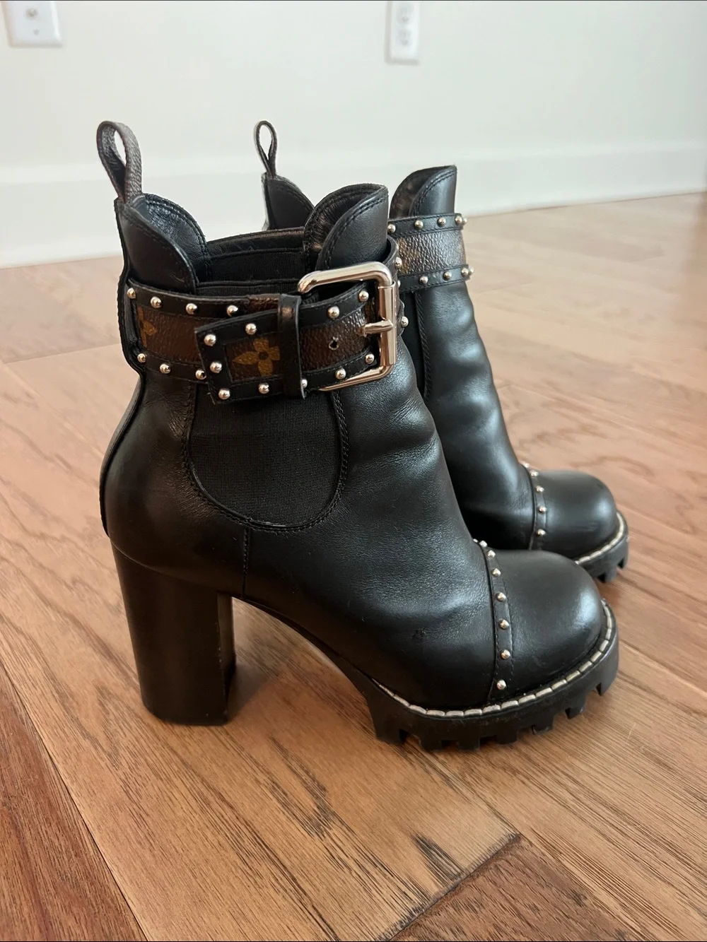 Louis Vuitton Star trail leather ankle boots 35.5
